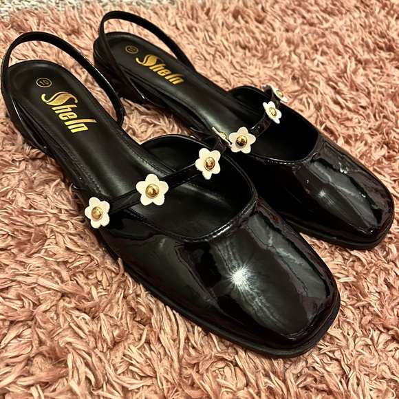 SHEIN shoes ADORABLE - Picture 2 of 6